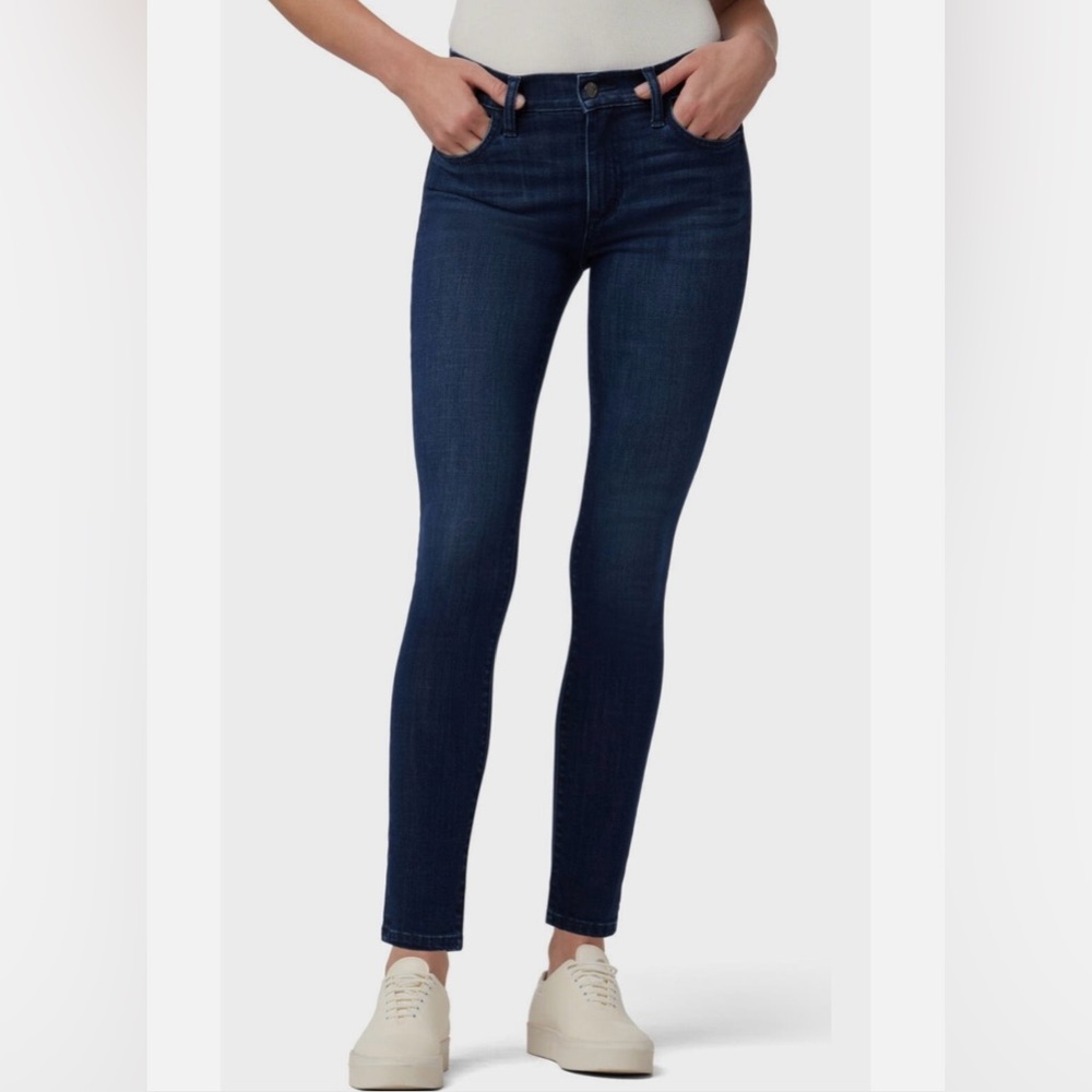 Joe’s Jeans Skinny Fit – Size 26 – Dark Wash